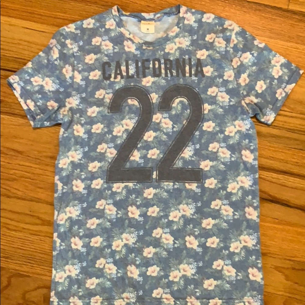 Floral Hollister tee